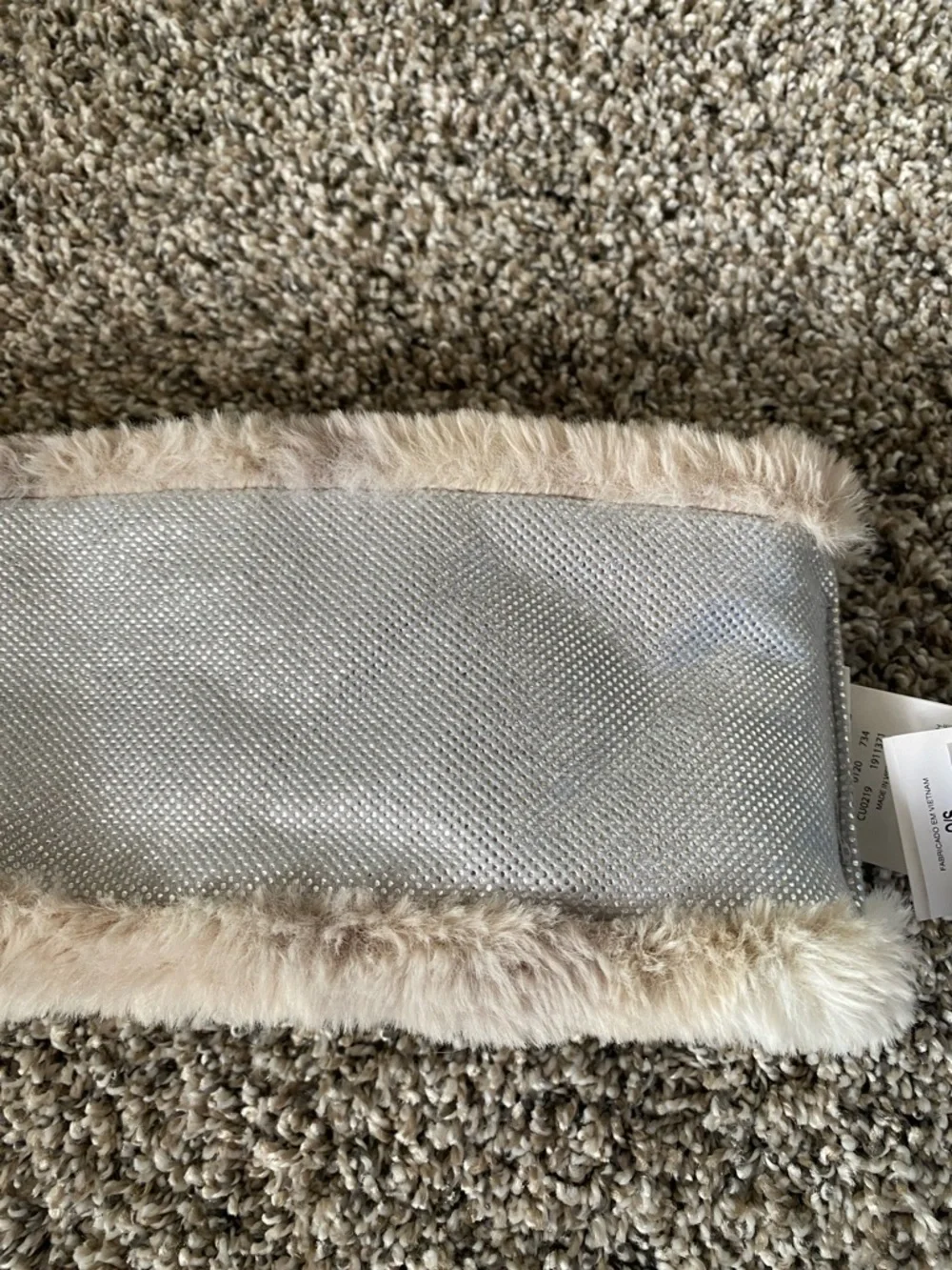 Like new! Columbia Plush Faux Fur Headband in Beige